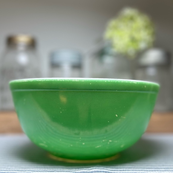Green PYREX Mixing Bowl “US PAT OFF” - Picture 10 of 13